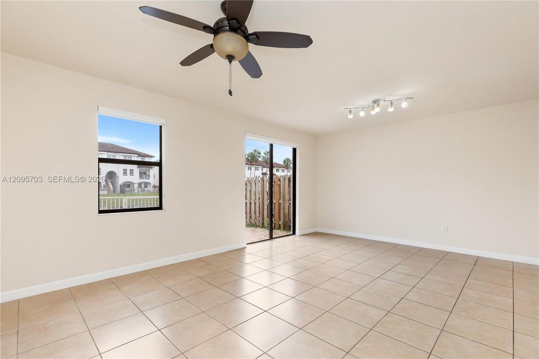 En Venta: $640,000 (3 camas, 2 baños, 1783 Pies cuadrados)