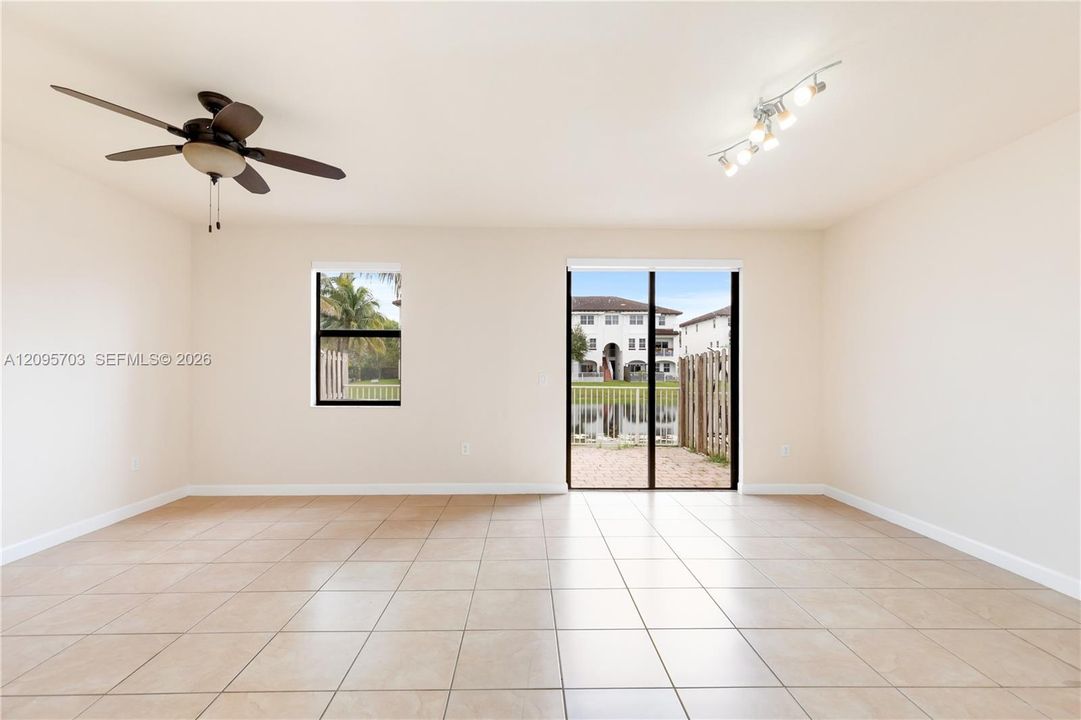 En Venta: $640,000 (3 camas, 2 baños, 1783 Pies cuadrados)