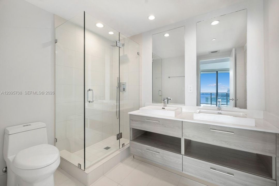 For Sale: $870,000 (2 beds, 2 baths, 1088 Square Feet)