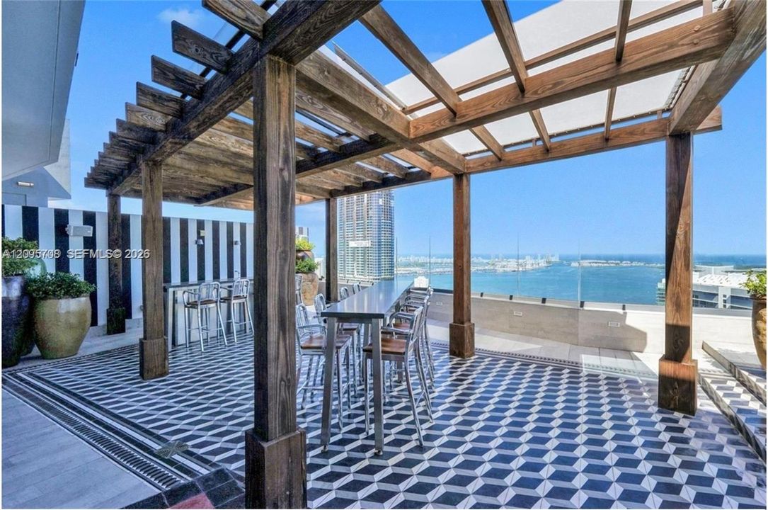For Sale: $870,000 (2 beds, 2 baths, 1088 Square Feet)
