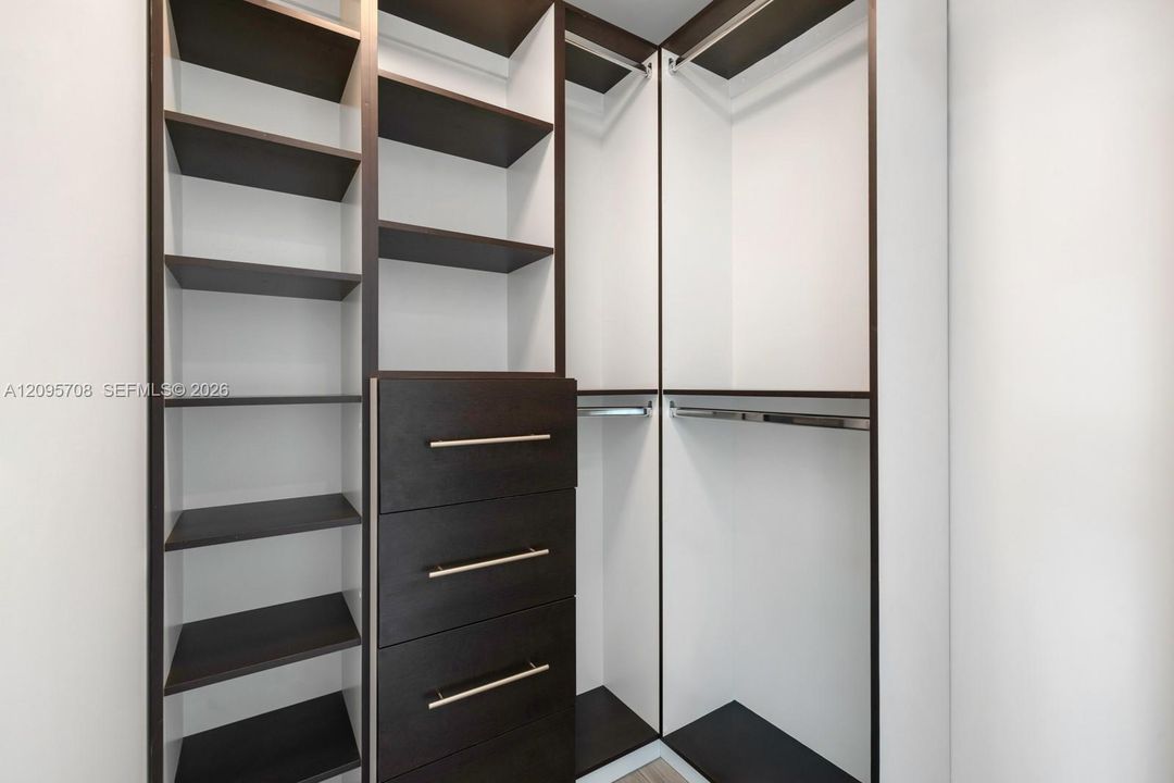 For Sale: $870,000 (2 beds, 2 baths, 1088 Square Feet)