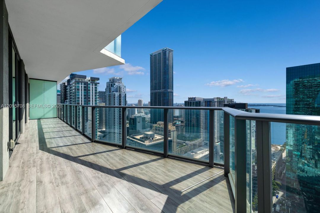 For Sale: $870,000 (2 beds, 2 baths, 1088 Square Feet)