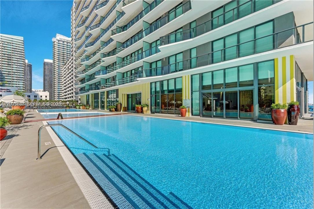 For Sale: $870,000 (2 beds, 2 baths, 1088 Square Feet)
