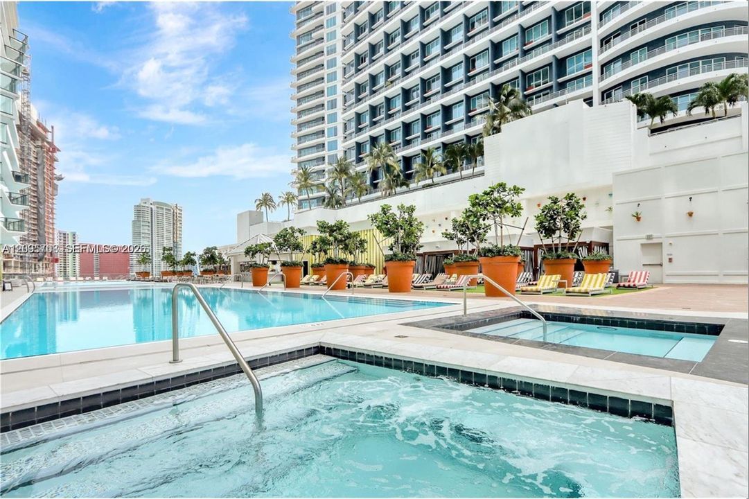 For Sale: $870,000 (2 beds, 2 baths, 1088 Square Feet)