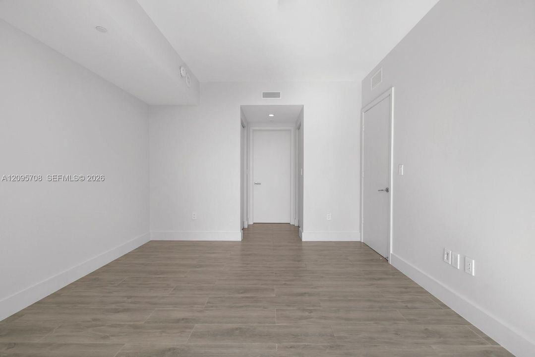For Sale: $870,000 (2 beds, 2 baths, 1088 Square Feet)