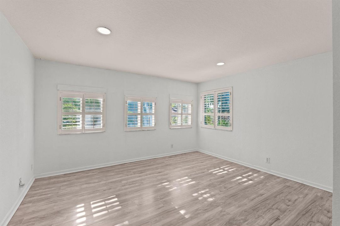 44-web-or-mls-A7400854