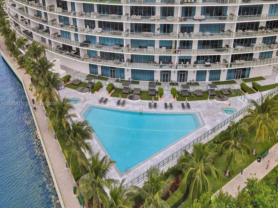 En Venta: $2,600,000 (4 camas, 5 baños, 2624 Pies cuadrados)