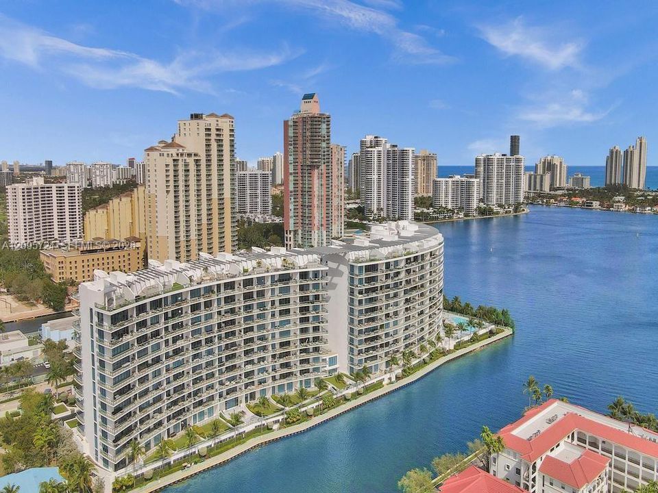 En Venta: $2,600,000 (4 camas, 5 baños, 2624 Pies cuadrados)