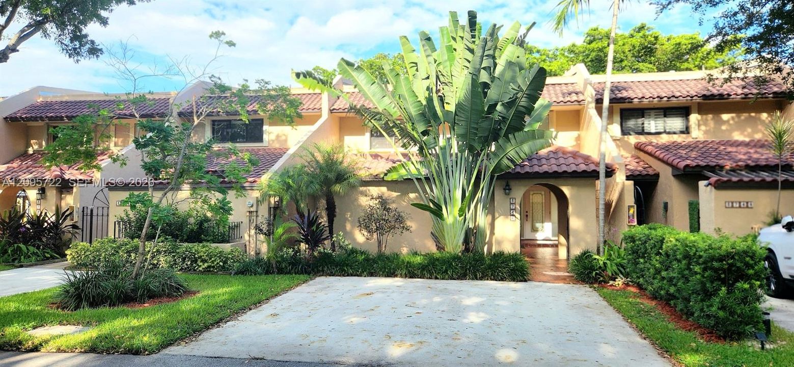 En Venta: $685,000 (3 camas, 2 baños, 2070 Pies cuadrados)