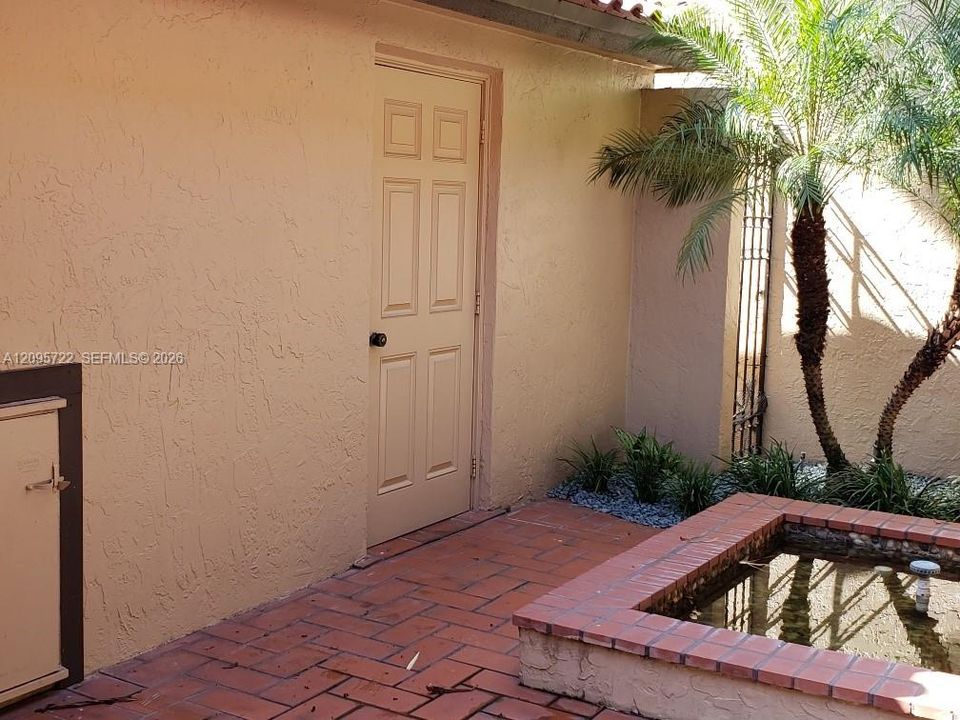 En Venta: $685,000 (3 camas, 2 baños, 2070 Pies cuadrados)