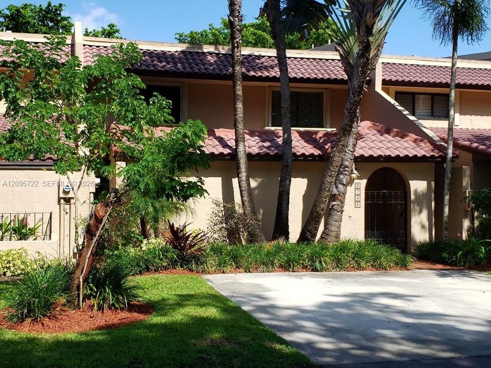 En Venta: $685,000 (3 camas, 2 baños, 2070 Pies cuadrados)