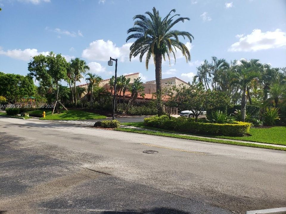 En Venta: $685,000 (3 camas, 2 baños, 2070 Pies cuadrados)