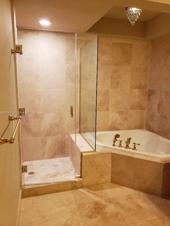 En Venta: $685,000 (3 camas, 2 baños, 2070 Pies cuadrados)
