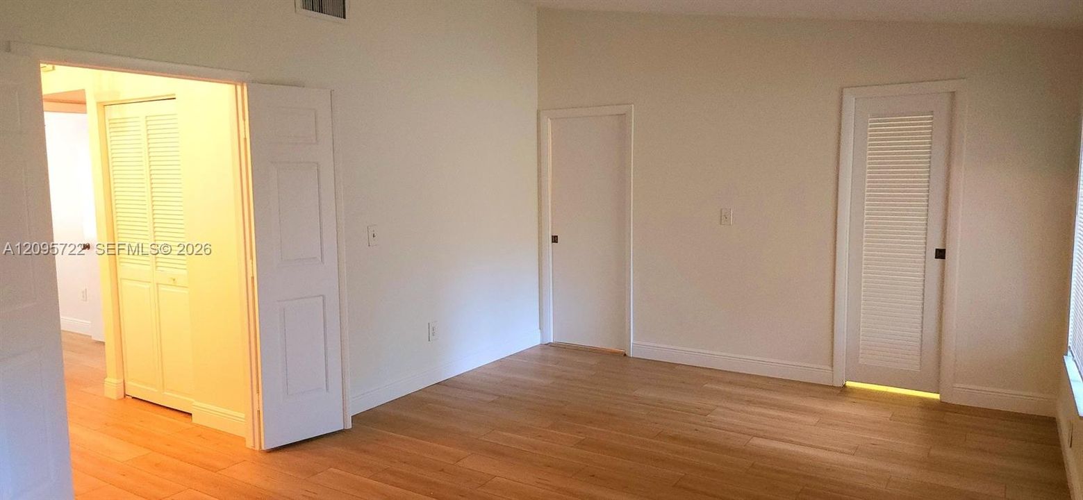 En Venta: $685,000 (3 camas, 2 baños, 2070 Pies cuadrados)