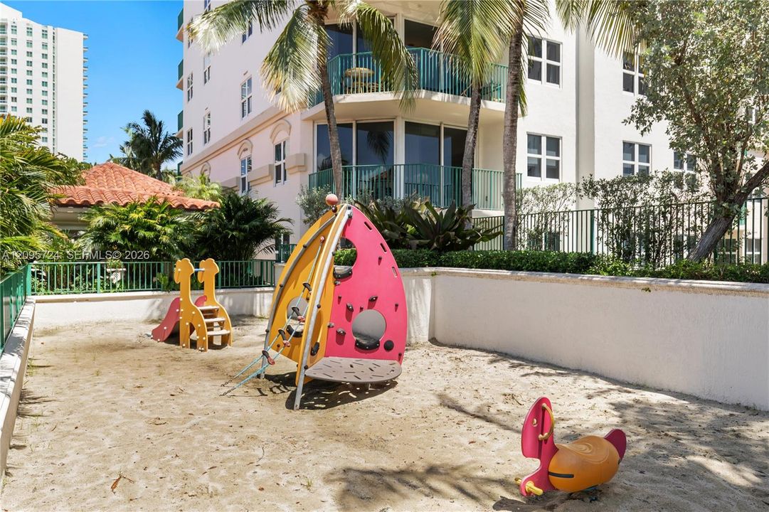 На продажу: $490,000 (2 спален, 2 ванн, 1320 Квадратных фут)