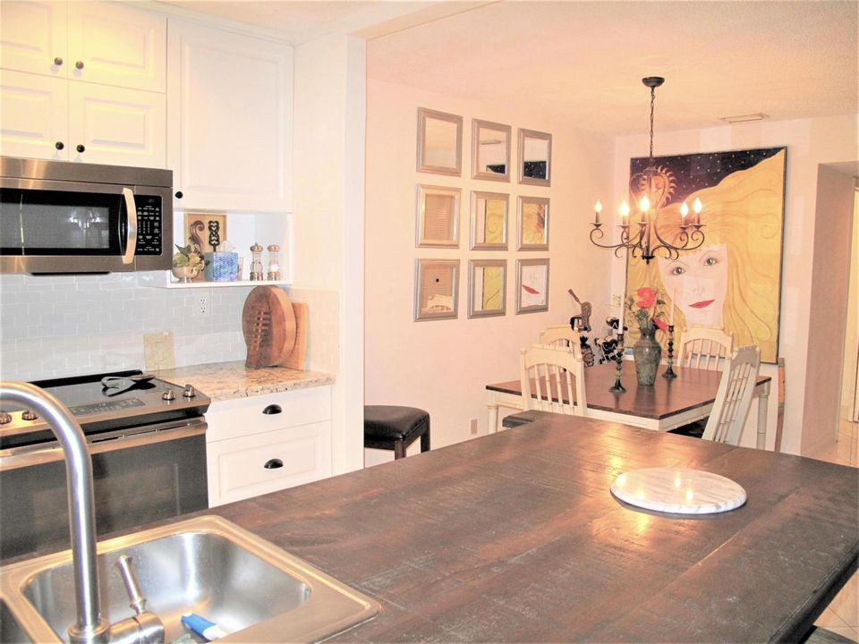 Kitchen and dining room view (2)