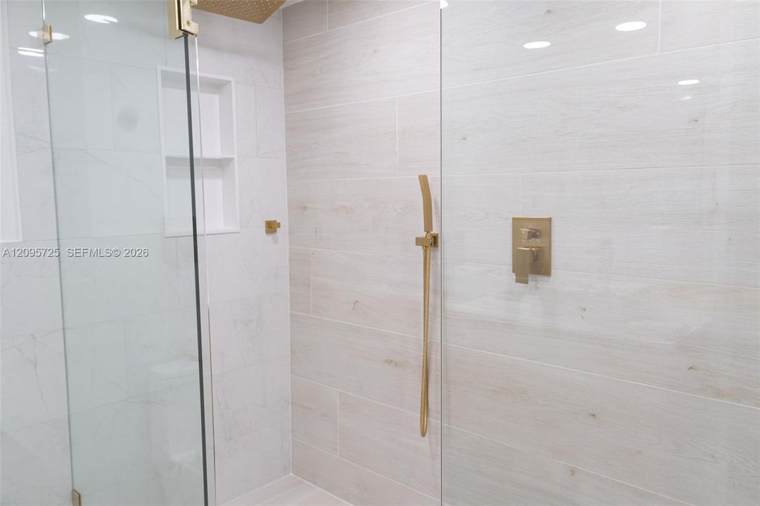 For Rent: $4,000 (3 beds, 2 baths, 1716 Square Feet)