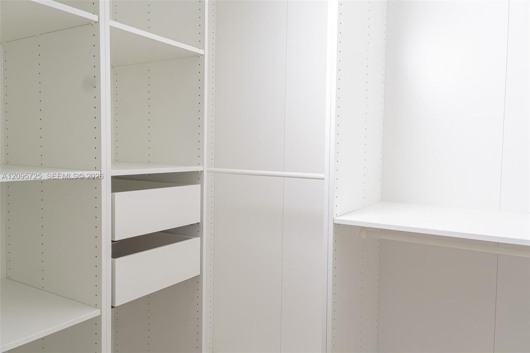 For Rent: $4,000 (3 beds, 2 baths, 1716 Square Feet)