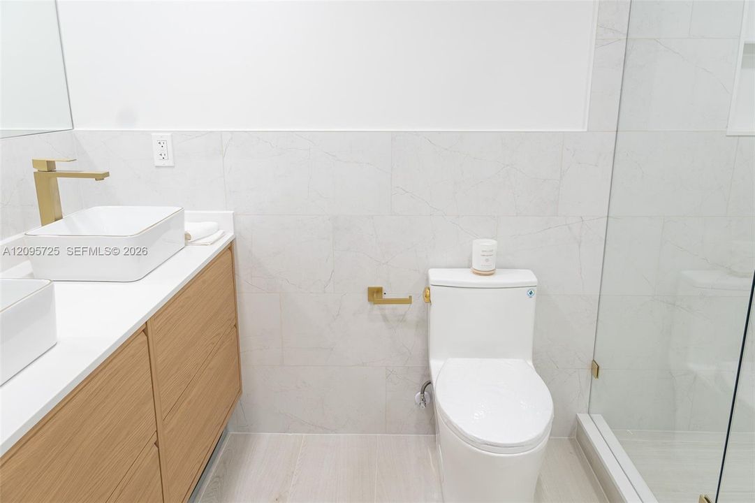 For Rent: $4,000 (3 beds, 2 baths, 1716 Square Feet)