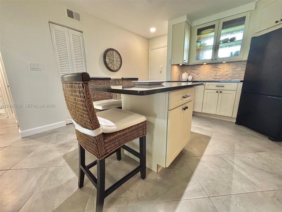 For Sale: $199,900 (2 beds, 2 baths, 1260 Square Feet)