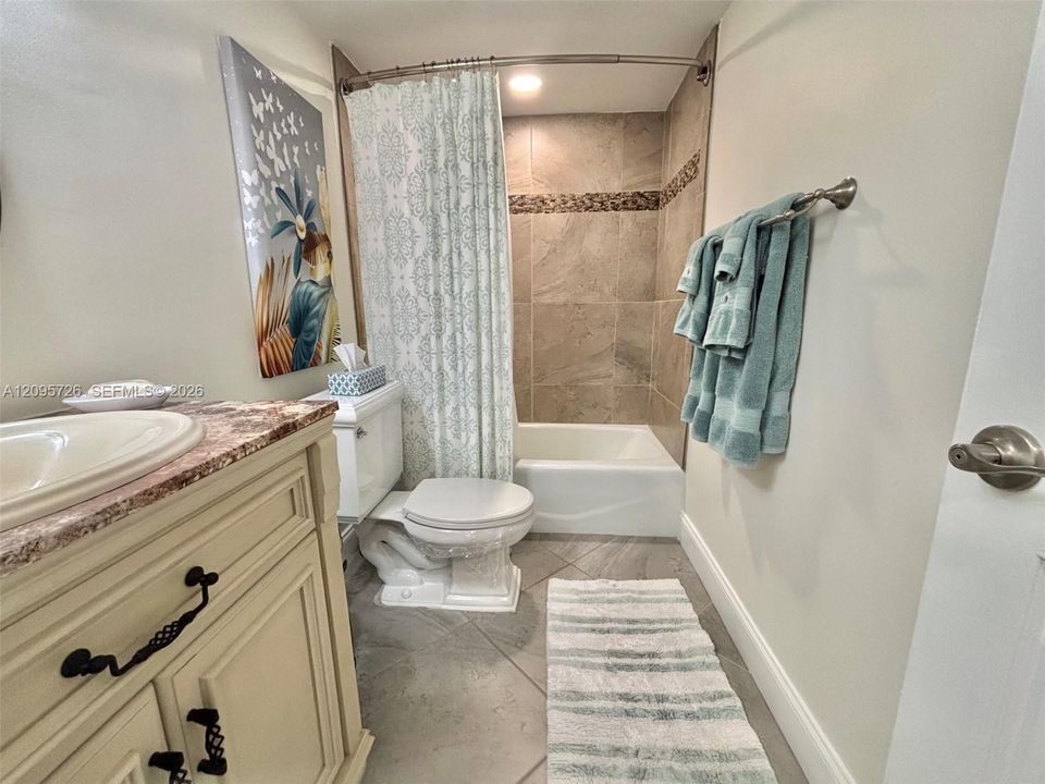 For Sale: $199,900 (2 beds, 2 baths, 1260 Square Feet)