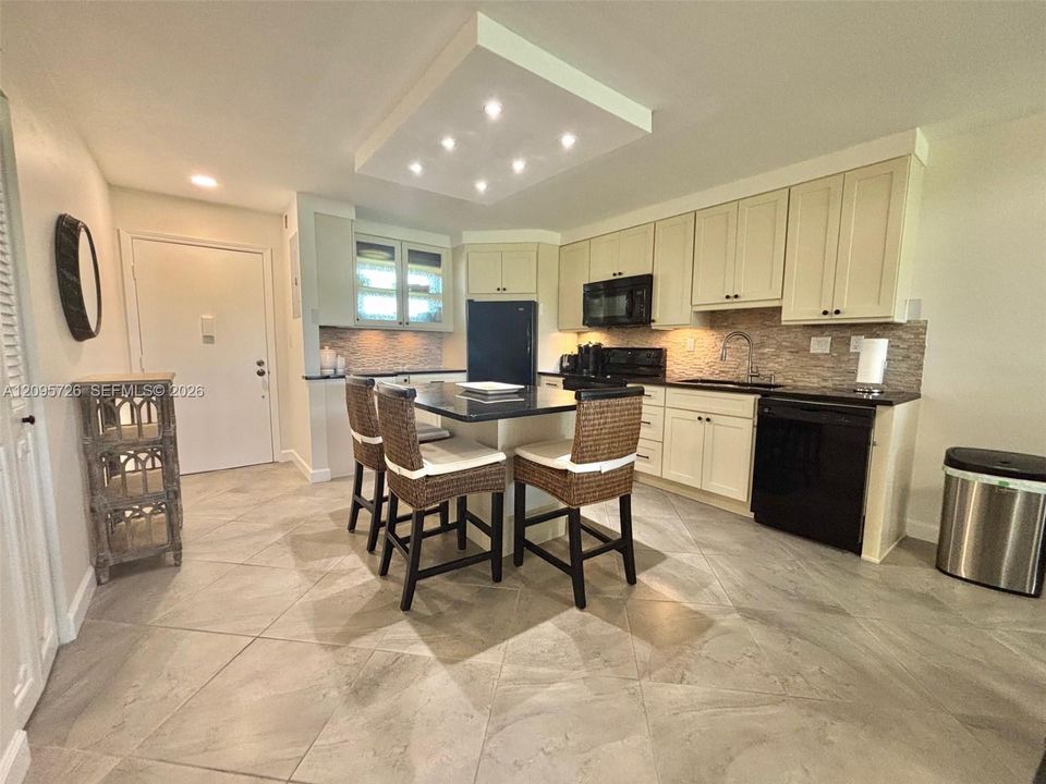 For Sale: $199,900 (2 beds, 2 baths, 1260 Square Feet)