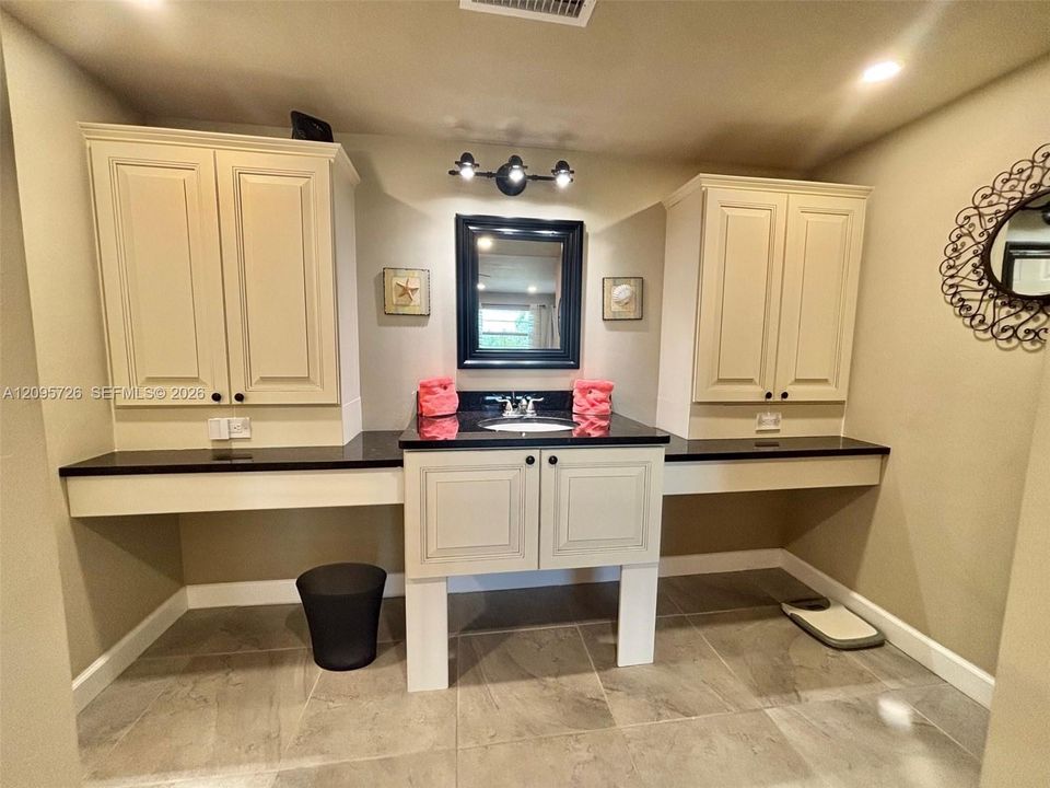 For Sale: $199,900 (2 beds, 2 baths, 1260 Square Feet)