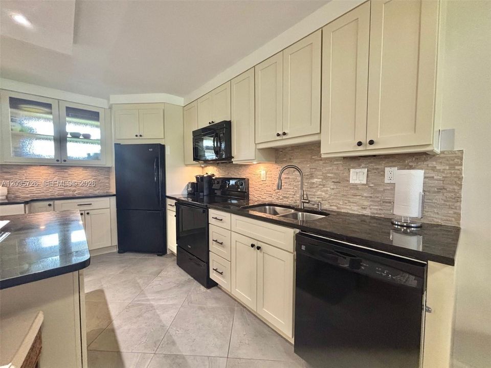 For Sale: $199,900 (2 beds, 2 baths, 1260 Square Feet)