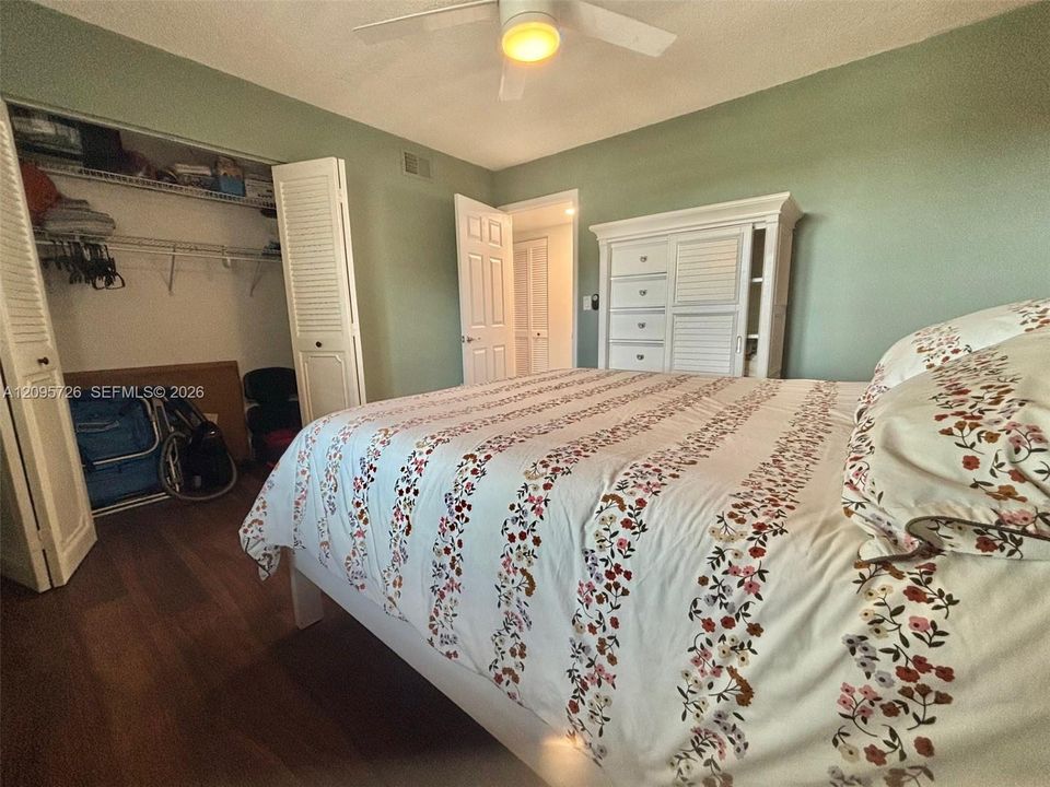 For Sale: $199,900 (2 beds, 2 baths, 1260 Square Feet)