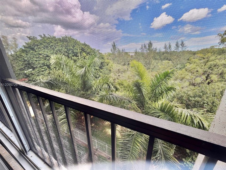 For Sale: $199,900 (2 beds, 2 baths, 1260 Square Feet)