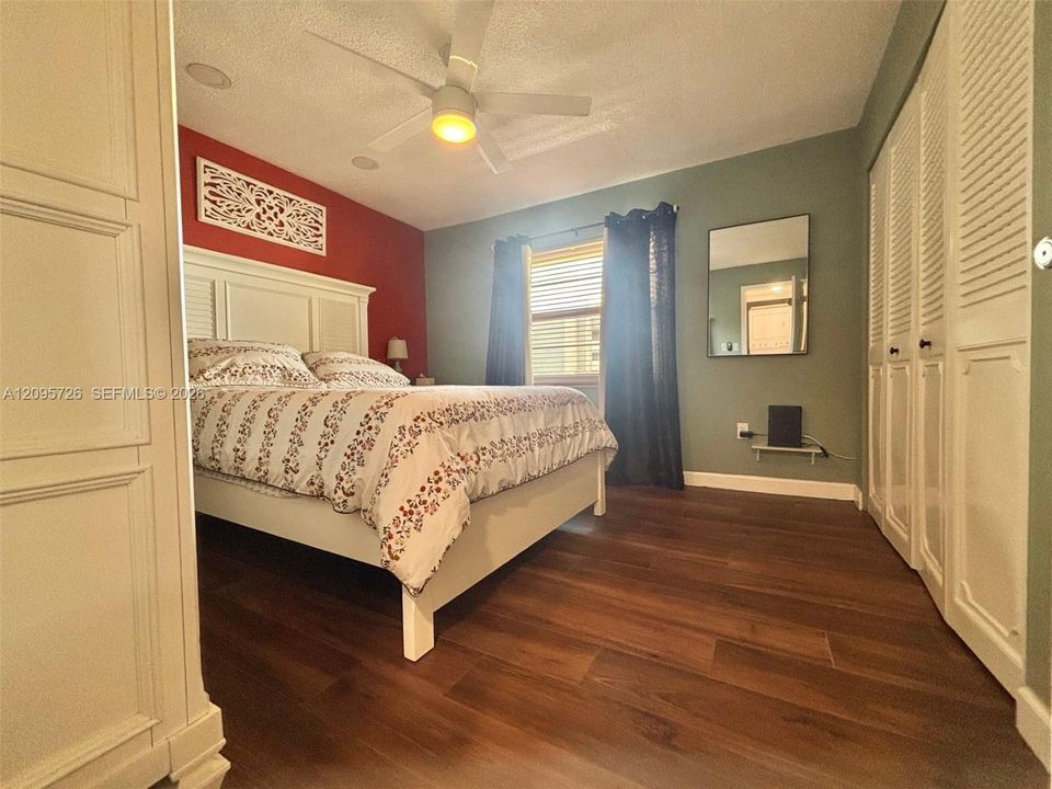 For Sale: $199,900 (2 beds, 2 baths, 1260 Square Feet)