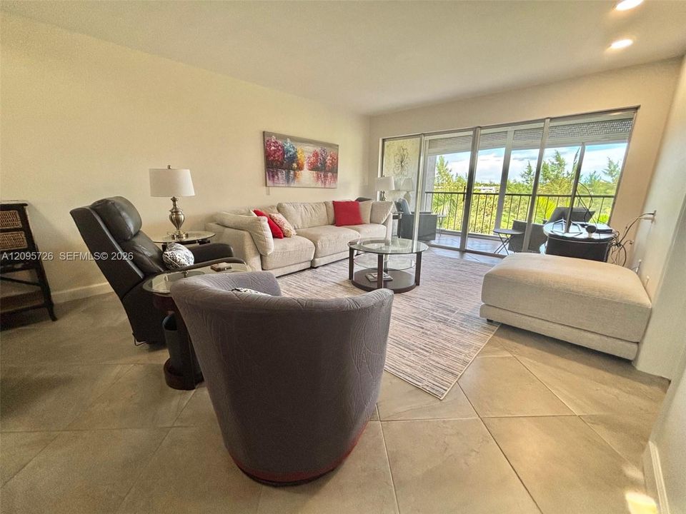 For Sale: $199,900 (2 beds, 2 baths, 1260 Square Feet)