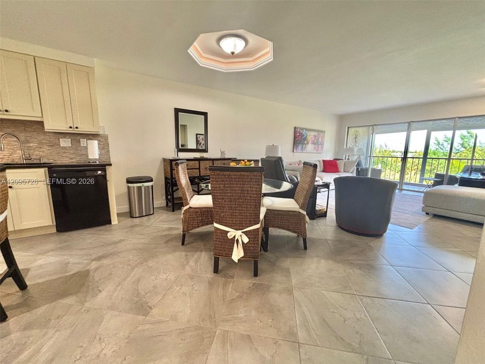 For Sale: $199,900 (2 beds, 2 baths, 1260 Square Feet)