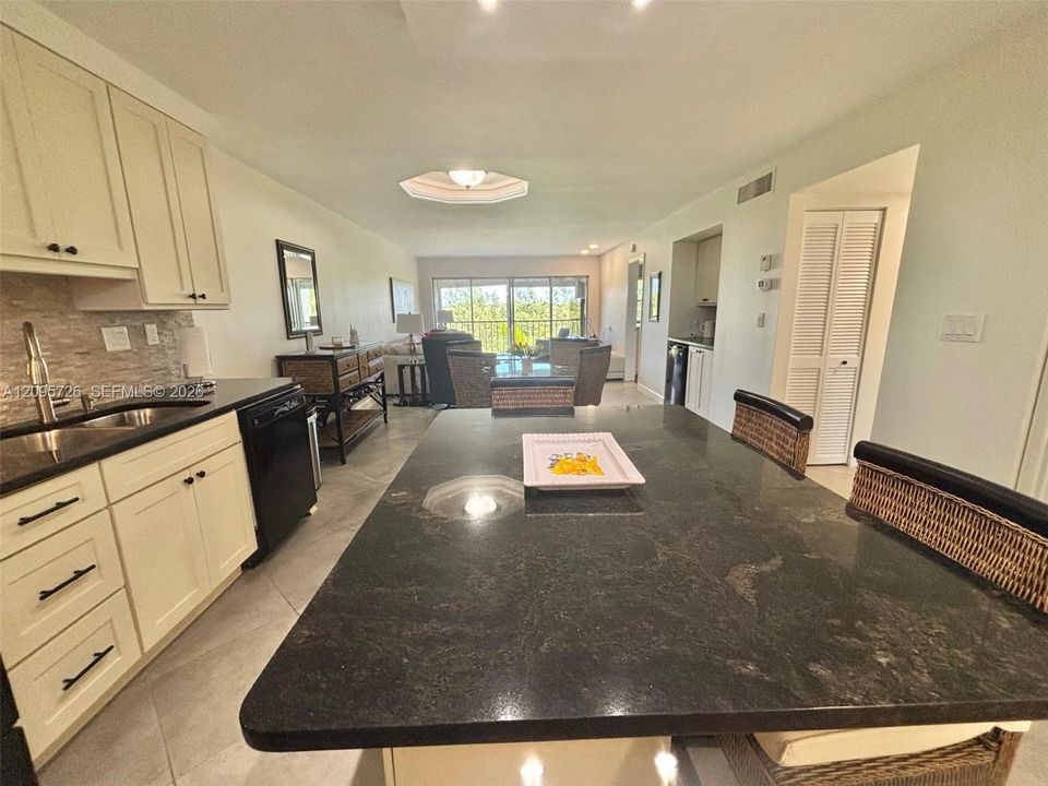 For Sale: $199,900 (2 beds, 2 baths, 1260 Square Feet)