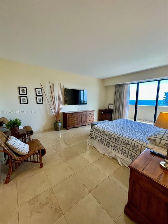 For Rent: $10,000 (3 beds, 3 baths, 2176 Square Feet)