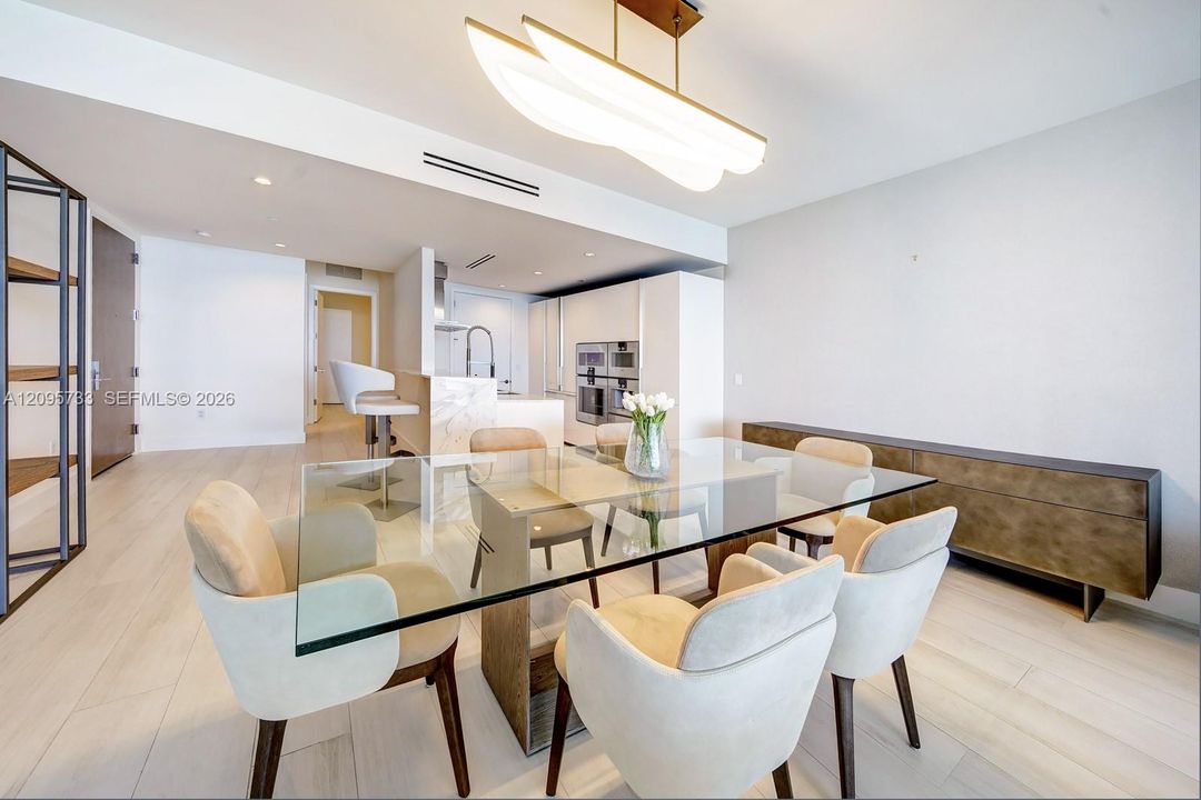 For Rent: $26,000 (1 beds, 2 baths, 1576 Square Feet)