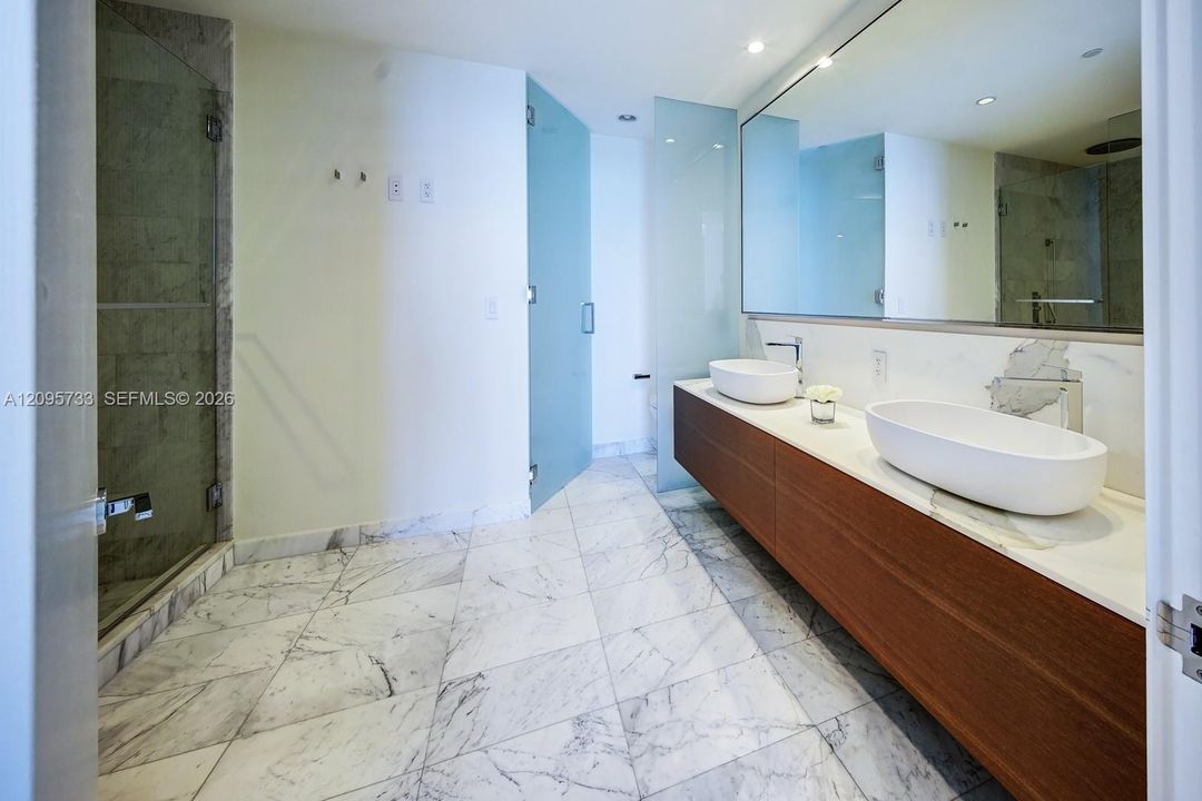 For Rent: $26,000 (1 beds, 2 baths, 1576 Square Feet)
