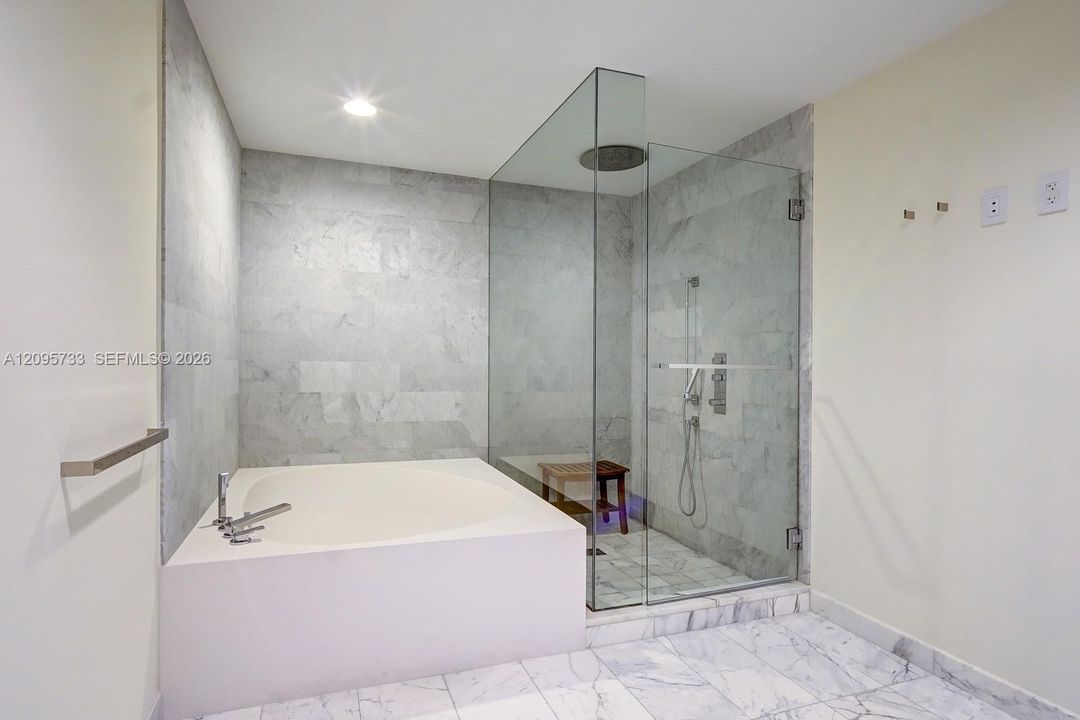 For Rent: $26,000 (1 beds, 2 baths, 1576 Square Feet)