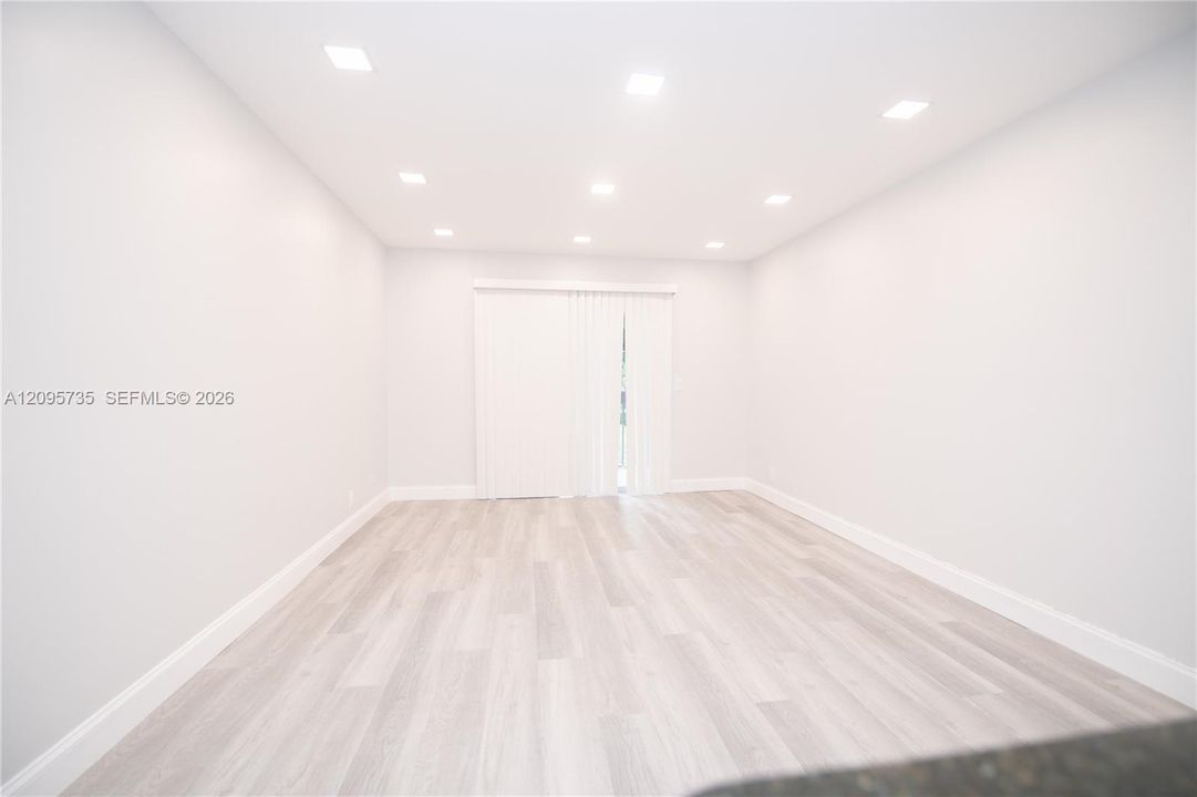 For Rent: $1,850 (1 beds, 1 baths, 687 Square Feet)