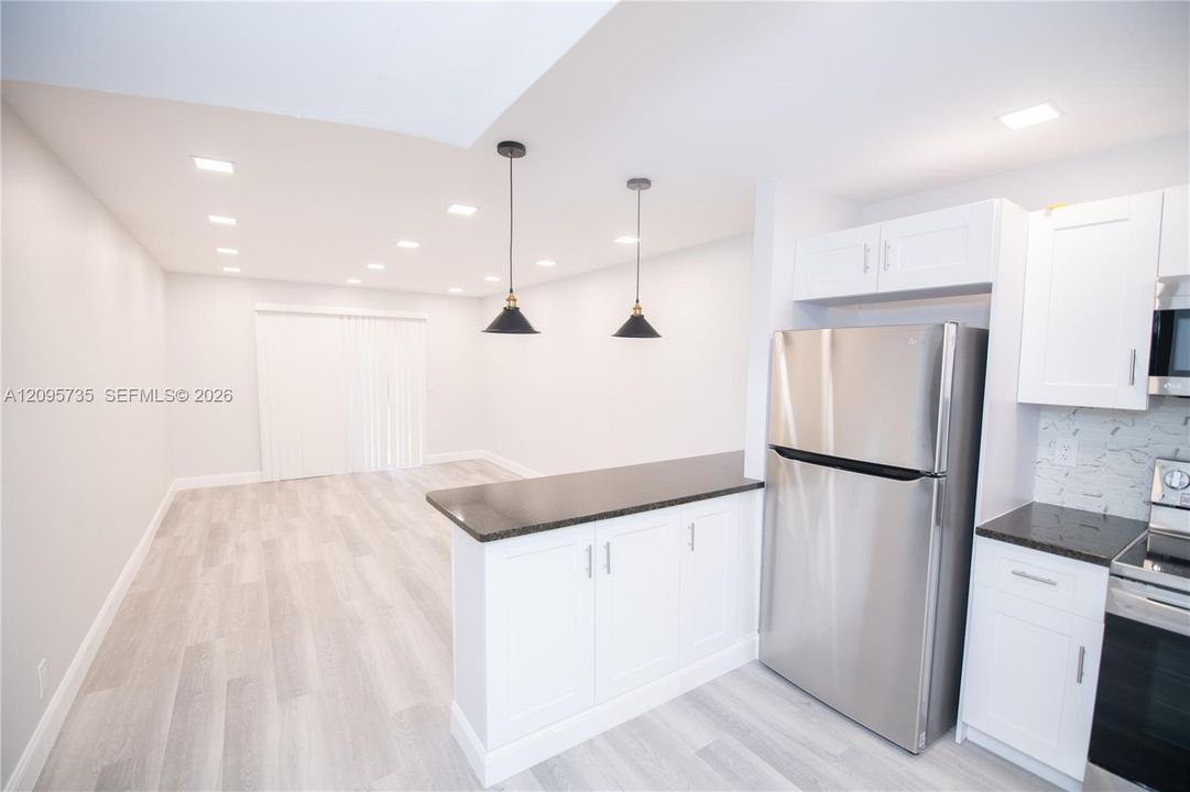 For Rent: $1,850 (1 beds, 1 baths, 687 Square Feet)