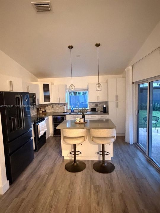 В аренду: $3,600 (3 спален, 2 ванн, 1264 Квадратных фут)