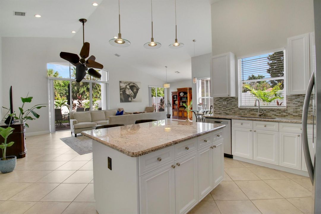 kitchen facing livingroom
