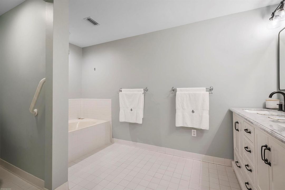 5085 Harmony Cir APT 201 027