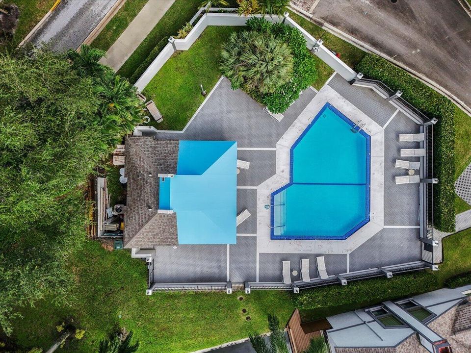 LANDINGS POOL