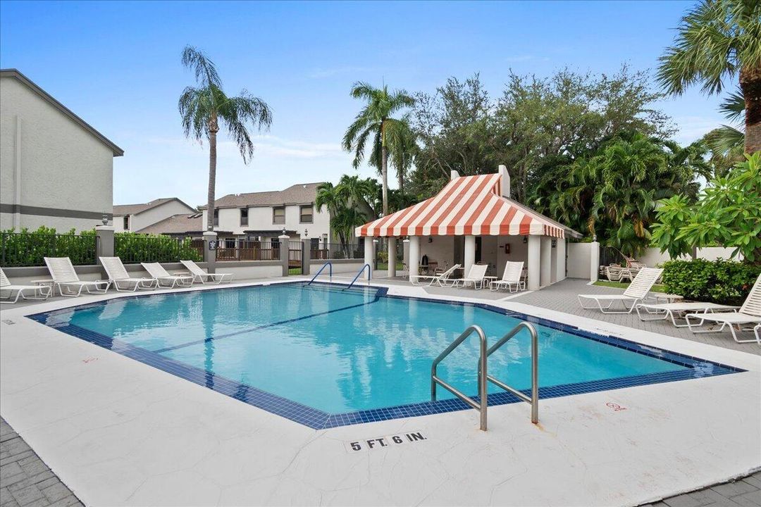 LANDINGS POOL