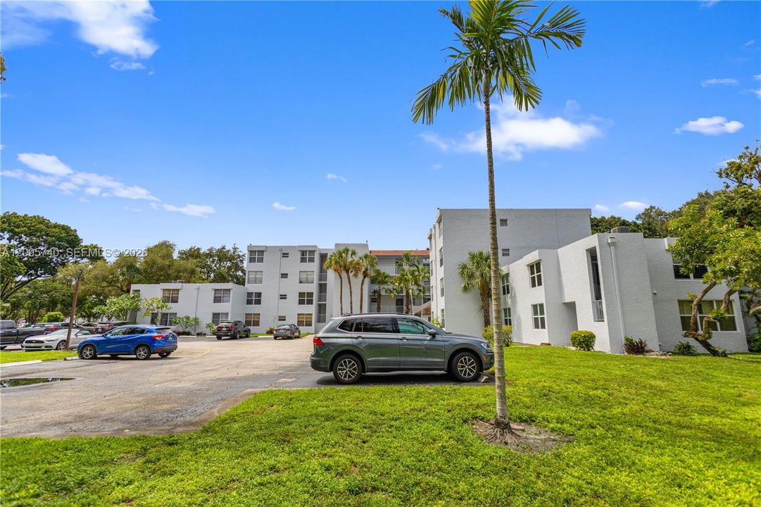 For Sale: $219,000 (2 beds, 2 baths, 960 Square Feet)