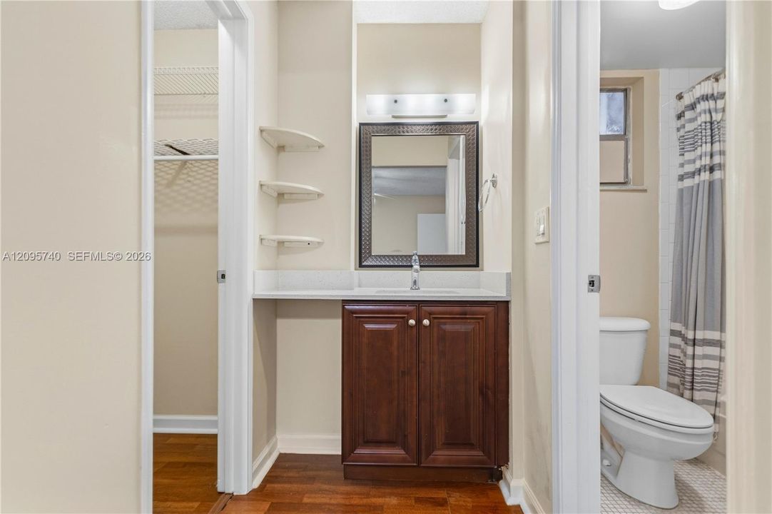 For Sale: $219,000 (2 beds, 2 baths, 960 Square Feet)