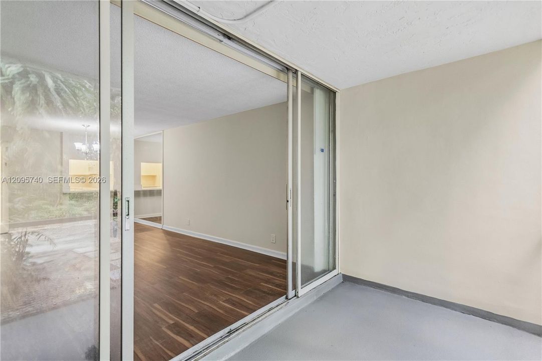 For Sale: $219,000 (2 beds, 2 baths, 960 Square Feet)