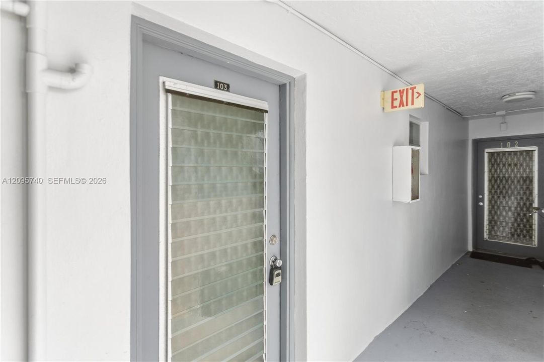 For Sale: $219,000 (2 beds, 2 baths, 960 Square Feet)