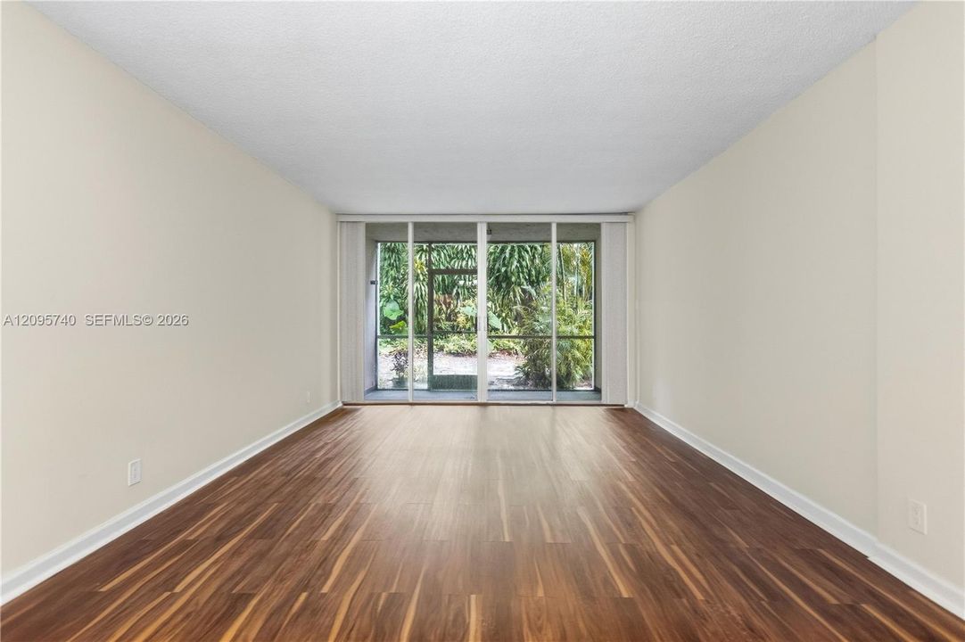 For Sale: $219,000 (2 beds, 2 baths, 960 Square Feet)